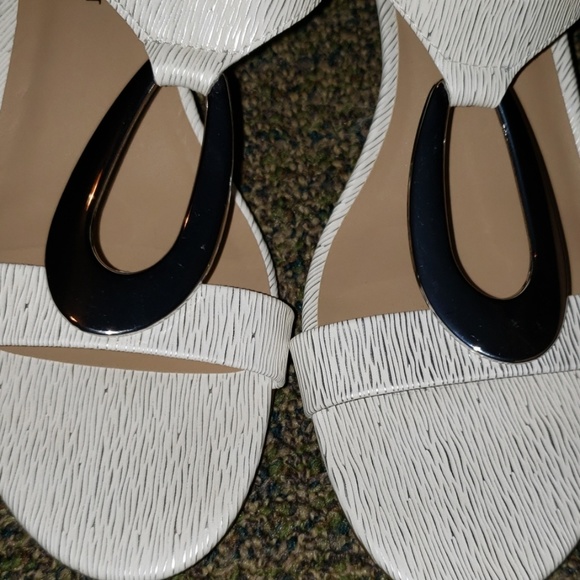 Shoe - Picture 4 of 4